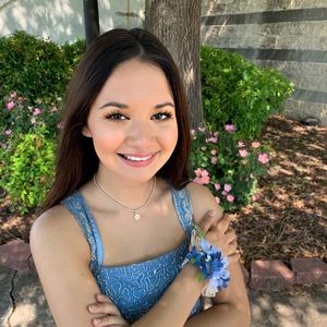 Meet your Posher, Elisa